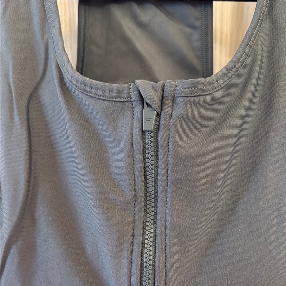 Fabletics On the Go Green/grey Sports Bra with Front Zipper - Picture 2 of 4